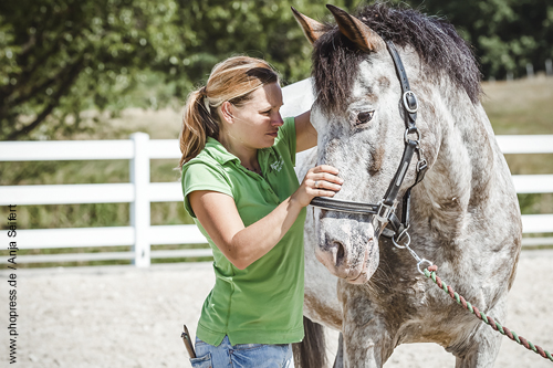 Pferde.world stellt vor: Aileen Ullrich - Pferdephysiotherapie und Osteopathie für Pferde